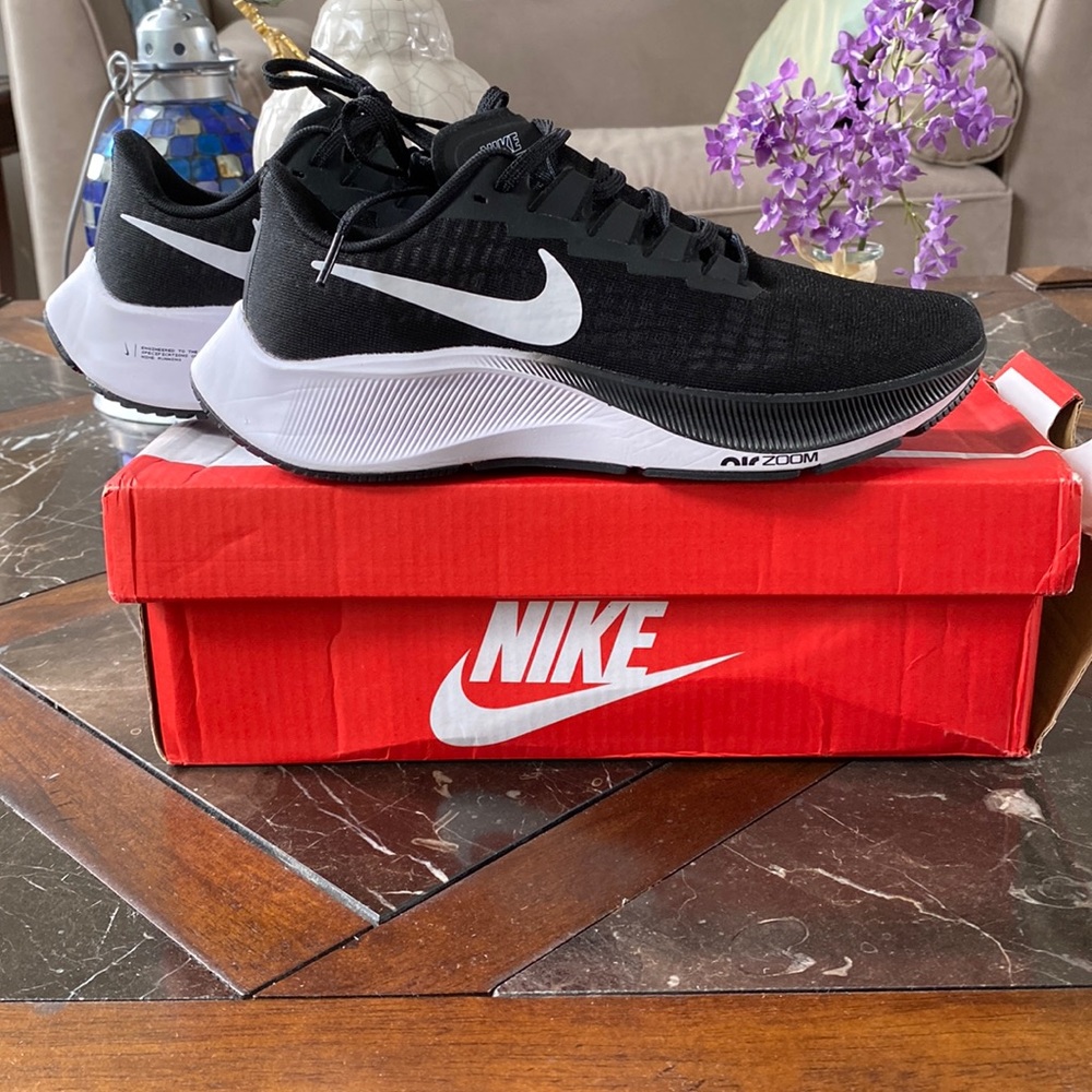 Nike Pegasus 37 Size 6.5 Women